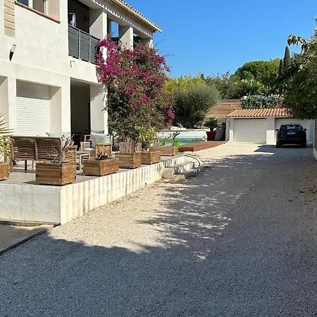 Dom wakacyjny Ali Avec Piscine Et Jacuzzi A450m Du La Mer!